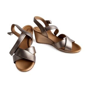 Clarks Gold Confort Sandal 10 EUC